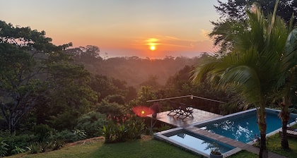 Jungle Hub, private villa with pool and ocean view