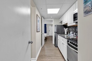 Fridge, microwave, oven, stovetop - Boardwalk Resort: Deep Blue Tranquility Haven (Myrtle Beach)