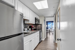 Fridge, microwave, oven, stovetop - Boardwalk Resort: Deep Blue Tranquility Haven (Myrtle Beach)