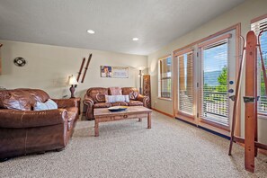 TV connectée, cheminée, baby-foot, table de tennis de table