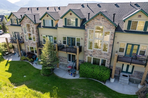 Eden Mtn Retreat MH207 | Near Powder Mtn | Hot Tub