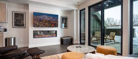 TV connectée, cheminée