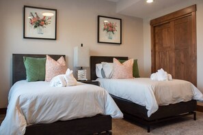 3 chambres, fer et planche à repasser, lit parapluie, Wi-Fi gratuit