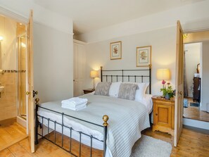 3 bedrooms, free WiFi, bed sheets - 3 bedroom accommodation in Overstrand, near Cromer (Overstrand, near Cromer)