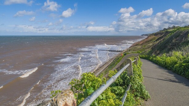 A coastal road with a sea view, a concrete barrier, and greenery along the path. - 3 bedroom accommodation in Overstrand, near Cromer (Overstrand, near Cromer)