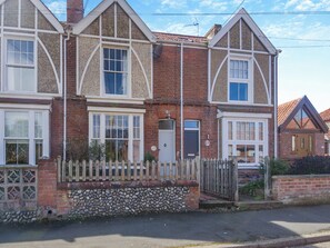 Exterior - 3 bedroom accommodation in Overstrand, near Cromer (Overstrand, near Cromer)