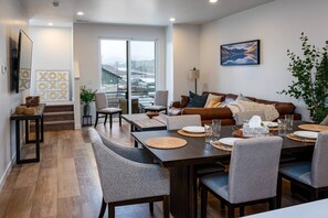 Dining - Snowbasin Summit R5062|Ski Retreat |Hot Tub |Views (Mountain Green)