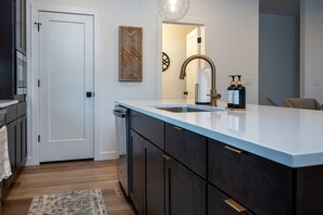 Interior - Snowbasin Summit R5062|Ski Retreat |Hot Tub |Views (Mountain Green)