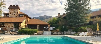 Sigi's Longhorn Lodge |  Gym | Pool | Hot Tub