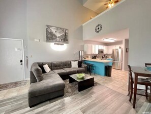 Smart-TV, Kamin, Tischfußball, Tischtennisplatte