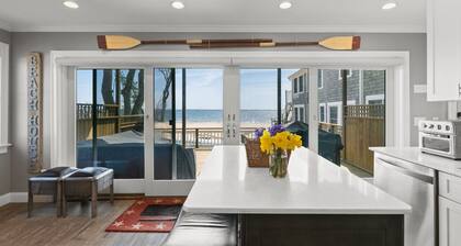 Modern Beachfront Escape - Steps from Ferry - Private Deck - Waterfront