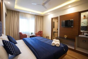 Deluxe Double Room | Free WiFi - Shalom Backpackers Mussoorie (Dehradun)