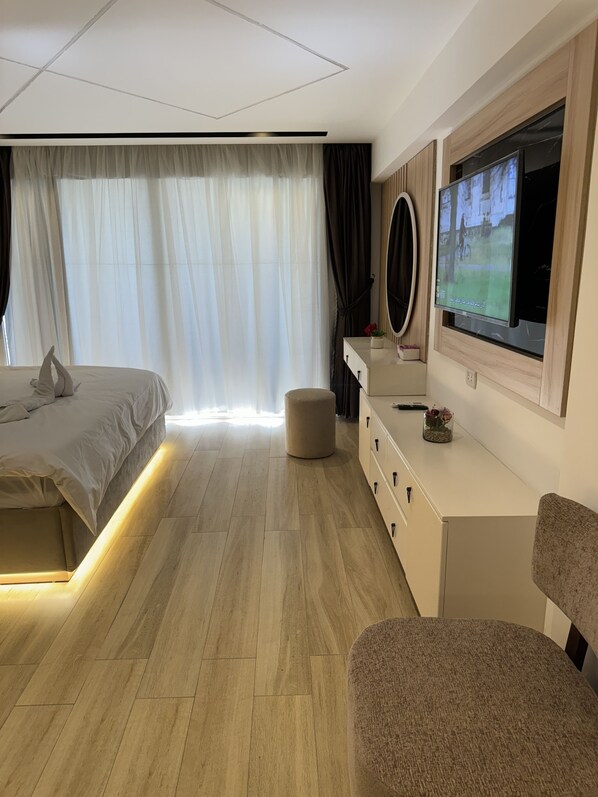 Suíte superluxo | Cofres nos quartos, escrivaninha, Wi-Fi de cortesia, roupa de cama