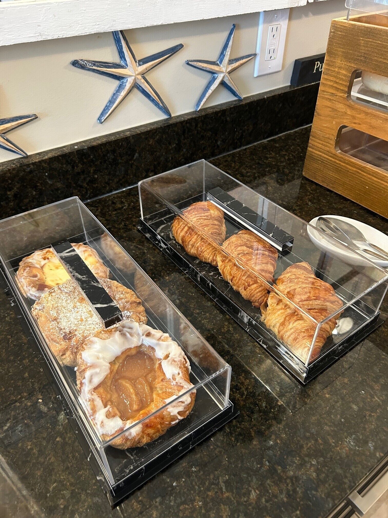 Petit déjeuner préparé à la commande compris tous les jours