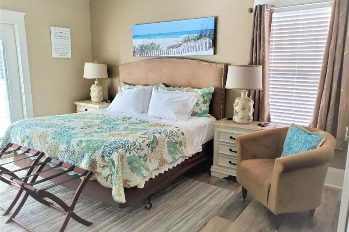 Kamar Standar, balkon, pemandangan kebun | 1 kamar tidur, seprai premium, bantalan ekstra lembut, dan brankas