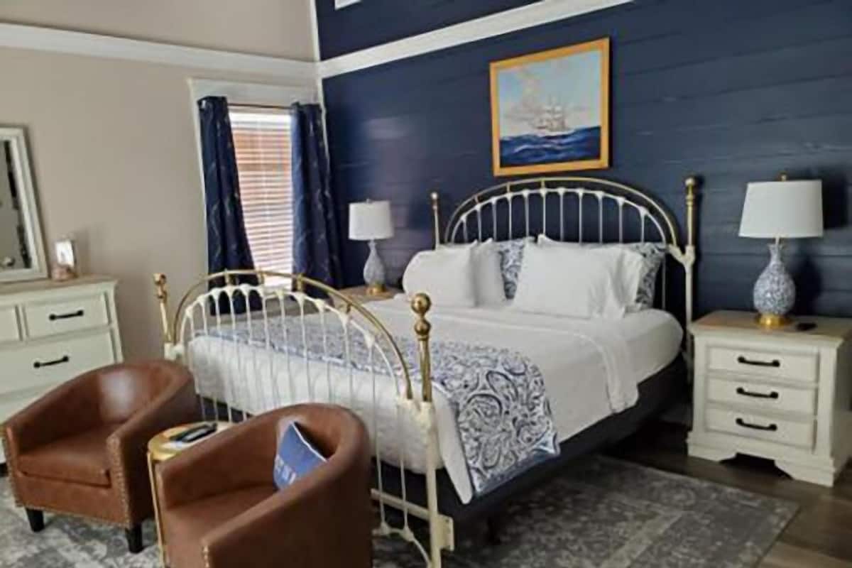 Kamar Superior, 1 Tempat Tidur King, kamar mandi pribadi, pemandangan kebun | 1 kamar tidur, seprai premium, bantalan ekstra lembut, dan brankas