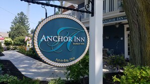 Placa do hotel boutique Anchor Inn em Put-in-Bay, Ohio.