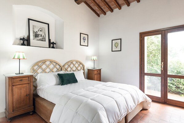 4 室のベッドルーム、WiFi、ベッドシーツ