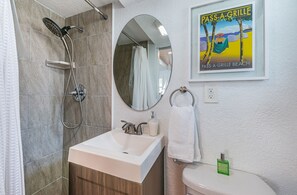 Shower, hair dryer, towels, soap - COASTAL COTTAGE ON ST. PETE BEACH- 1 Bed & 1 Sofa Bed - 1 MIN FROM BEACH. (St. Pete Beach)
