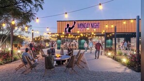 Outdoor dining - Cozy Home in Central Atlanta w king bed. Sleeps 8! Free Parking! Free Wi-Fi!! (Atlanta)