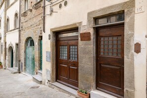 Exterior detail - City / Village Apartment in Cortona with 2 bedrooms sleeps 4 (Cortona)