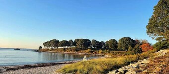 Black Point Bungalow Near Downtown Niantic