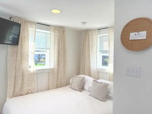 1 Schlafzimmer, Schreibtisch, WLAN, Bettwäsche