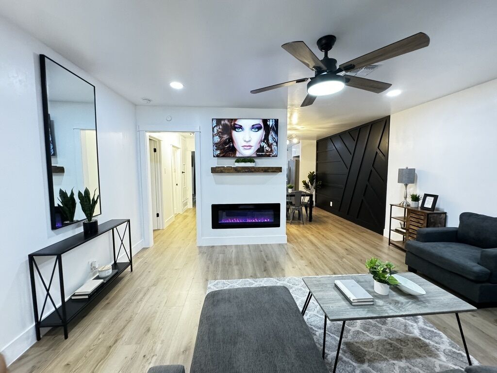 TV, peis og kontorer