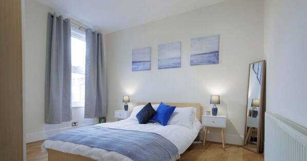 3 多间卧室、办公桌、熨斗/熨衣板、旅行婴儿床