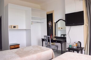 Egyptian cotton sheets, premium bedding, minibar, in-room safe - K Boutique Pyramids View West (Giza)