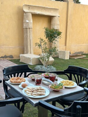 Free daily continental breakfast  - K Boutique Pyramids View West (Giza)