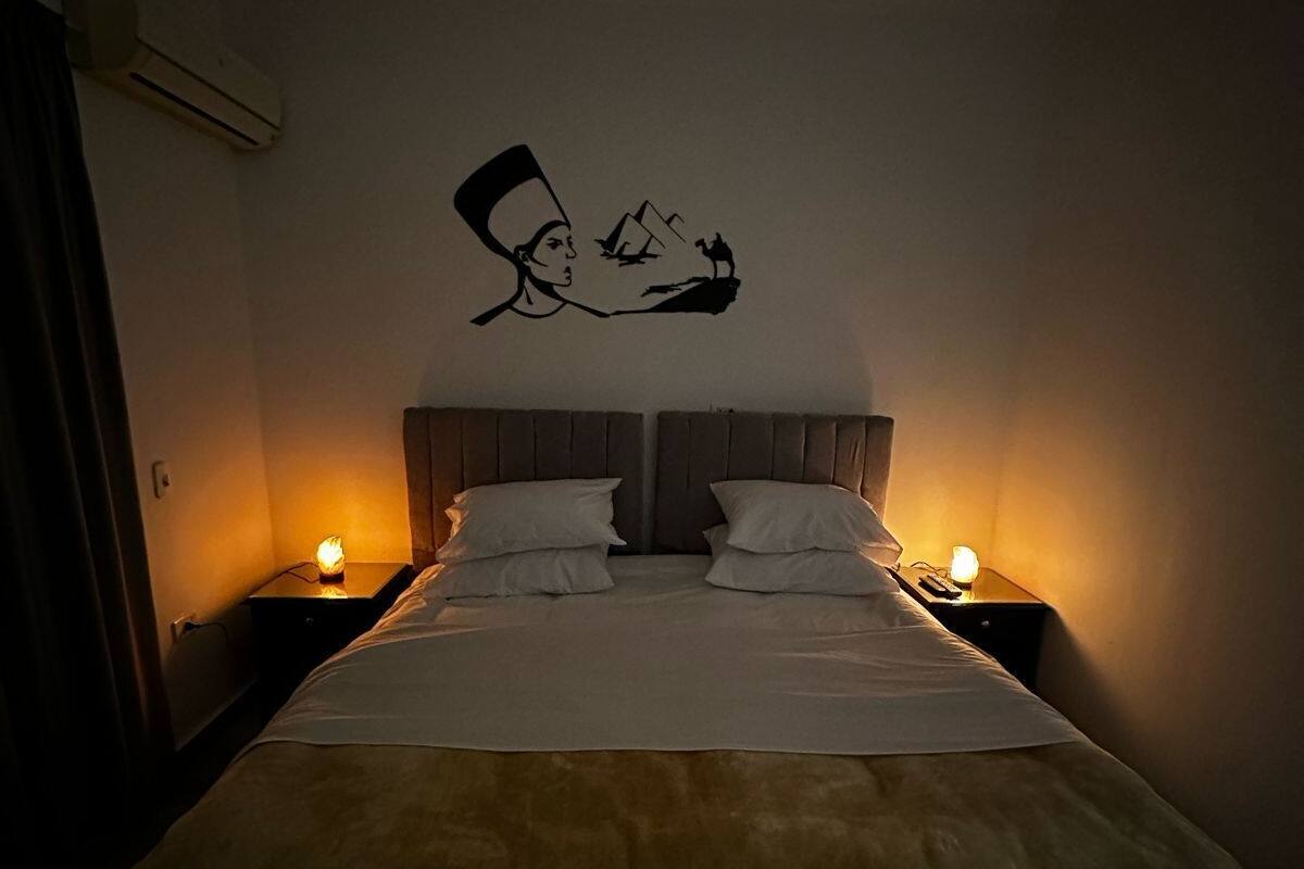 Chambre de base double pour 1 personne, fumeur, vue sur le jardin | Draps en coton égyptien, literie de qualité, minibar, coffre-fort