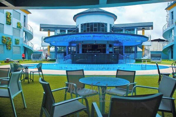 Poolside bar - The Nook Apartments (Port Harcourt)