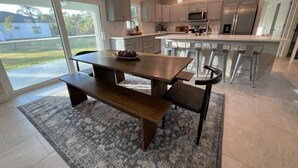 Dining - Charming, Modern, Cozy Retreat (North Port)