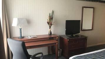 Fer et planche à repasser, literie fournie