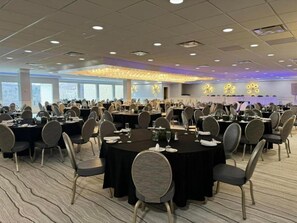 Banquet hall - Elegant Escapes: Studio at Lakeview Golf Resort Hotel (Morgantown)