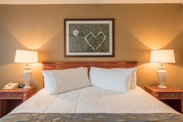 Iron/ironing board, bed sheets