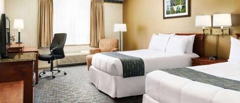 Een strijkplank/strijkijzer, beddengoed