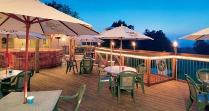 Relaxation Paradise: Studio w Indoor Pool & Fitness Center