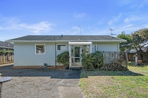 Exterior - Olive Terrace - Paraparaumu Holiday Home (Paraparaumu)