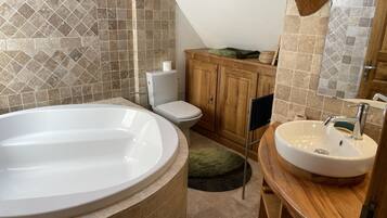 Een douche, een haardroger, handdoeken