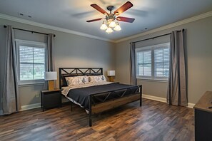 2 chambres, fer et planche à repasser, lit parapluie, Wi-Fi gratuit