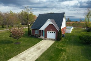 Exterior - Mountain Memories to provide a cozy retreat on your vacation! (Monteagle)