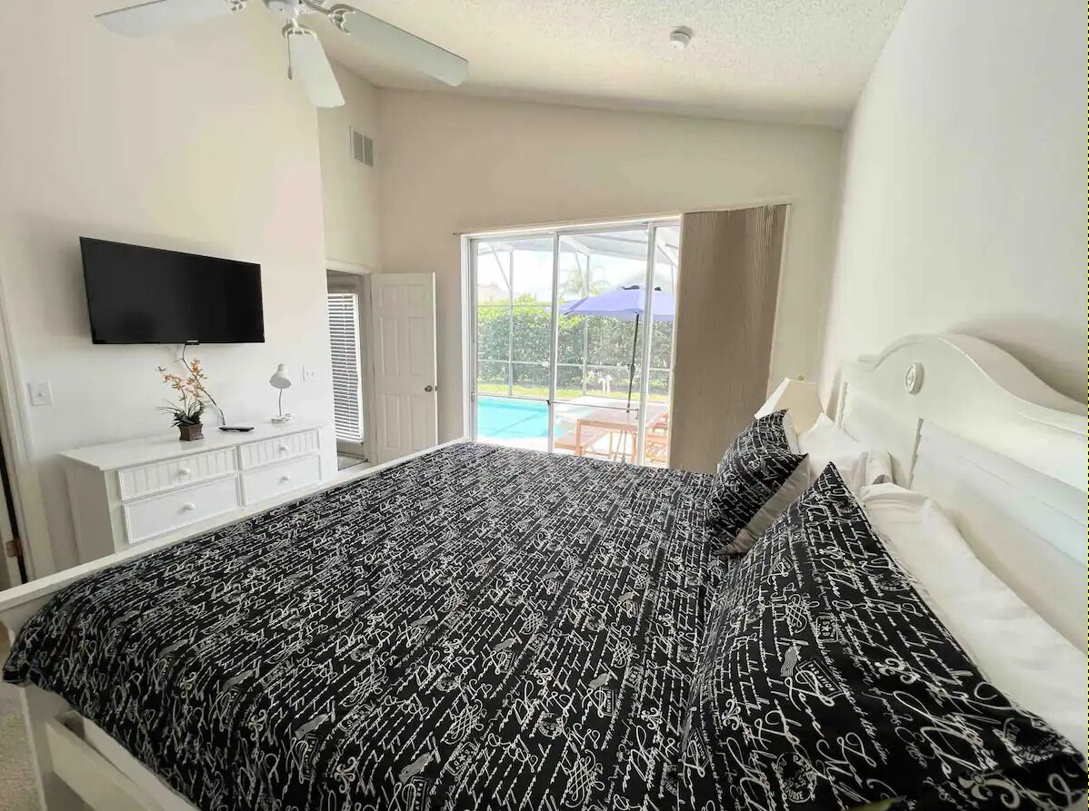 4 عدّة غرف نوم وسرير سفر وواي فاي وملاءات أسرّة