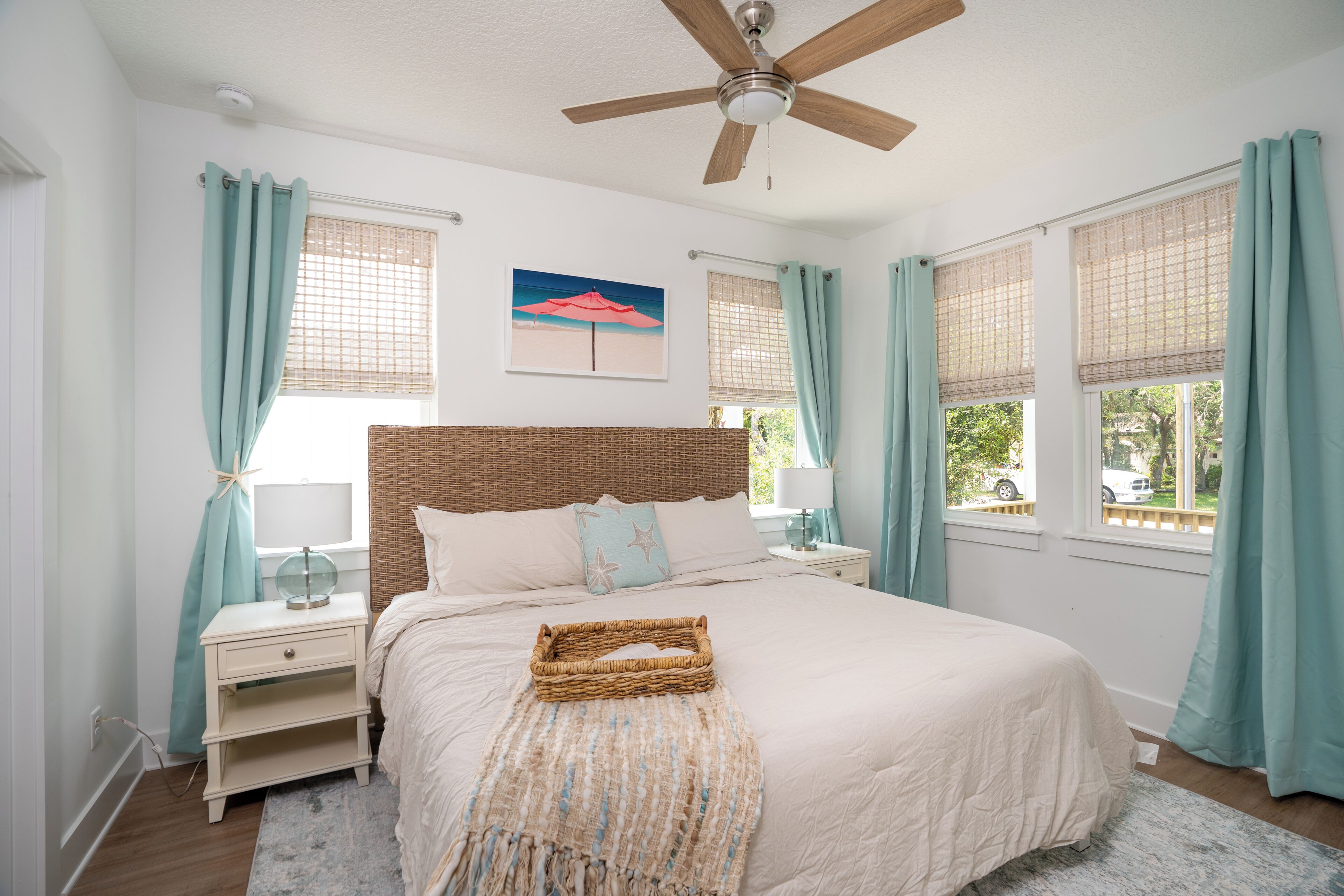 3 chambres, fer et planche à repasser, Wi-Fi, draps fournis