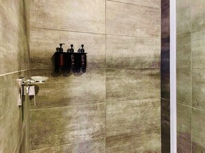 Departamento (308) | Baño | Regadera, secadora de cabello, piso con calefacción, toallas 