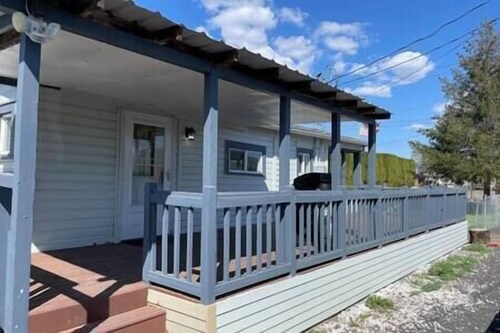 Fun Farmhouse with lots of space and no neighbors