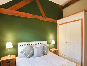 3 bedrooms, free WiFi, bed sheets