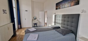 1 slaapkamer, een strijkplank/strijkijzer, reisbedje, gratis wifi