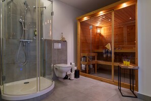 Shower, jetted bath, eco-friendly toiletries, hair dryer
